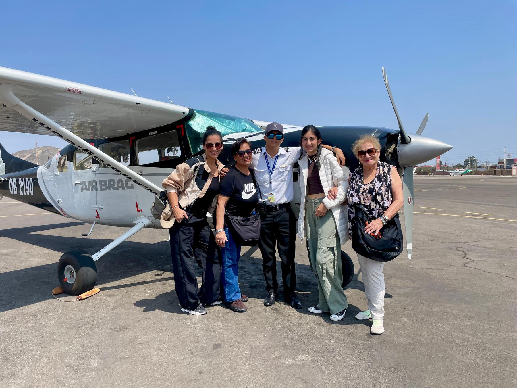 Pasajeros y aeronave AIR BRAG